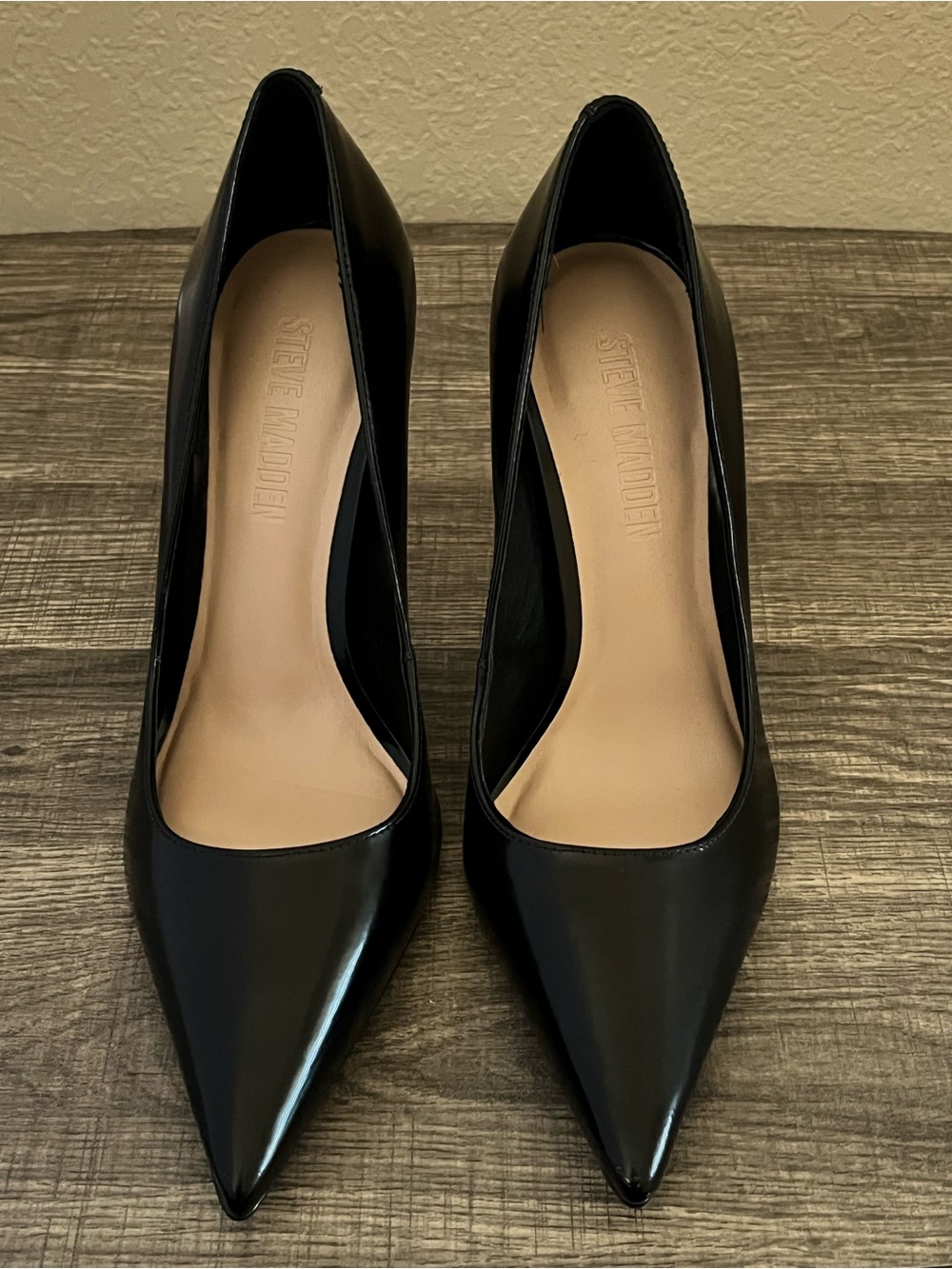 Steve Madden Women’s Noir Leather Pumps ( Mixmatch Size) Shoe Pair -Size 7 & 8